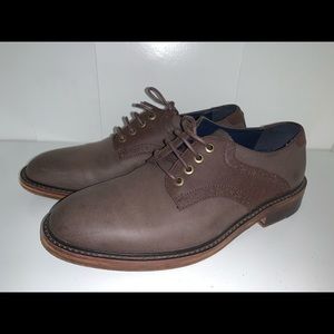 TH dress shoes size 8.5 men (replacement box)